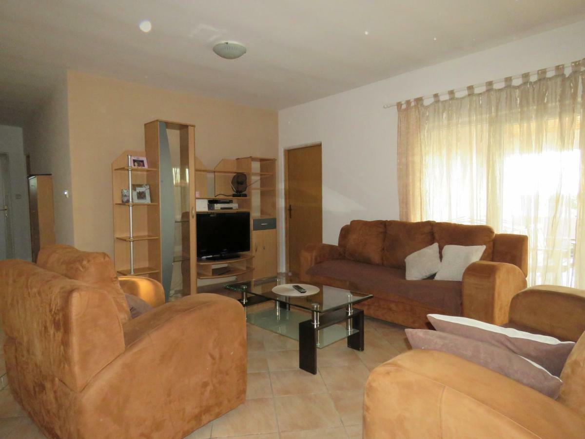 Guesthouse Dila Galovac  Extérieur photo